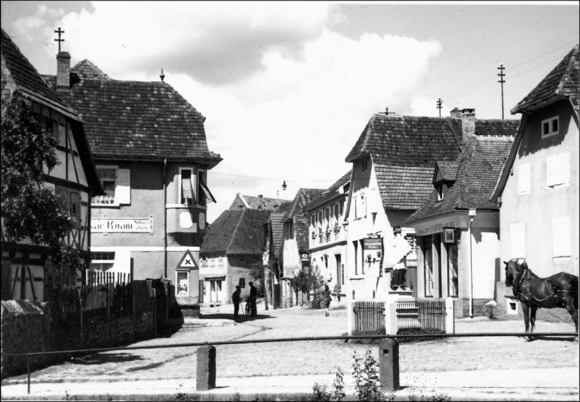 St.Nepomuk and der Pferdetränke vor der Stadtmühle, ca. 1890
