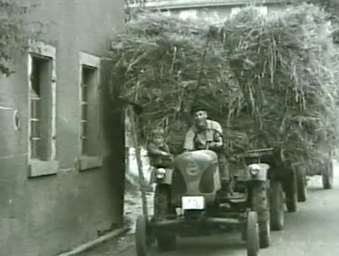 Heuerntewagen an der Schmiede, 1963